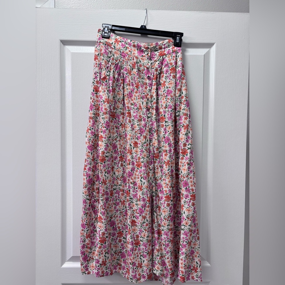 Chic Floral Maxi Skirt in Pink and White